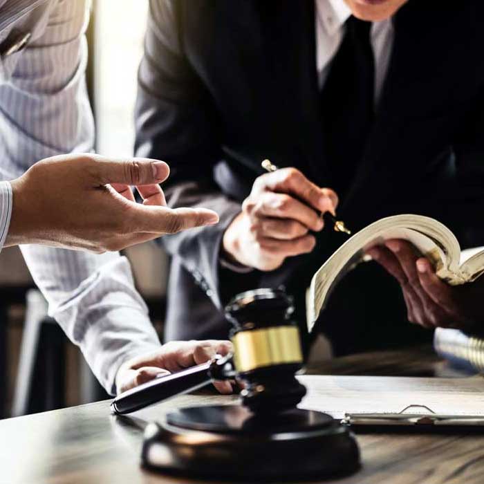 How Are Lawyers Helpful in Resolving Business Disputes For Corporate in Delhi?