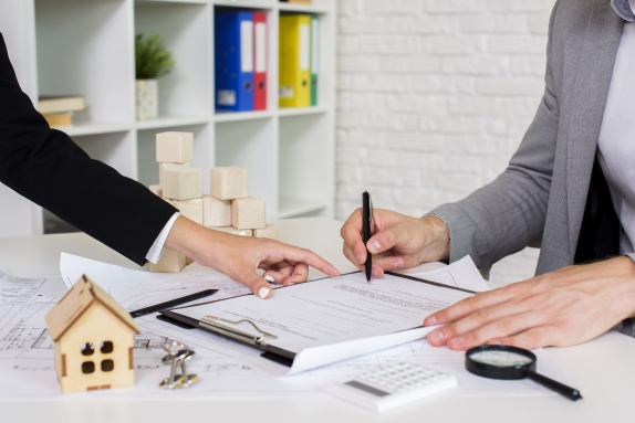 Safeguarding Your Interests in Real Estate: Benefits of Hiring Property Legal Advisors 